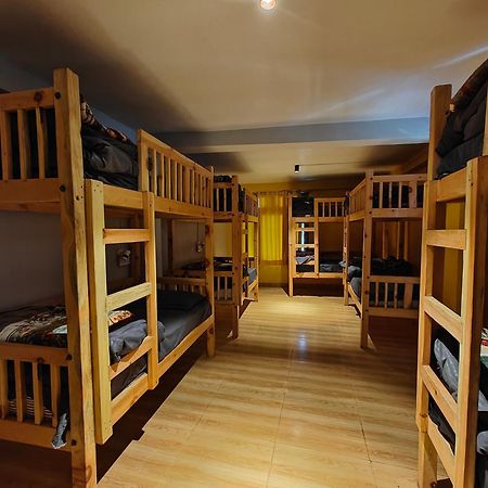 Whoopers Hostel Tosh Extérieur photo