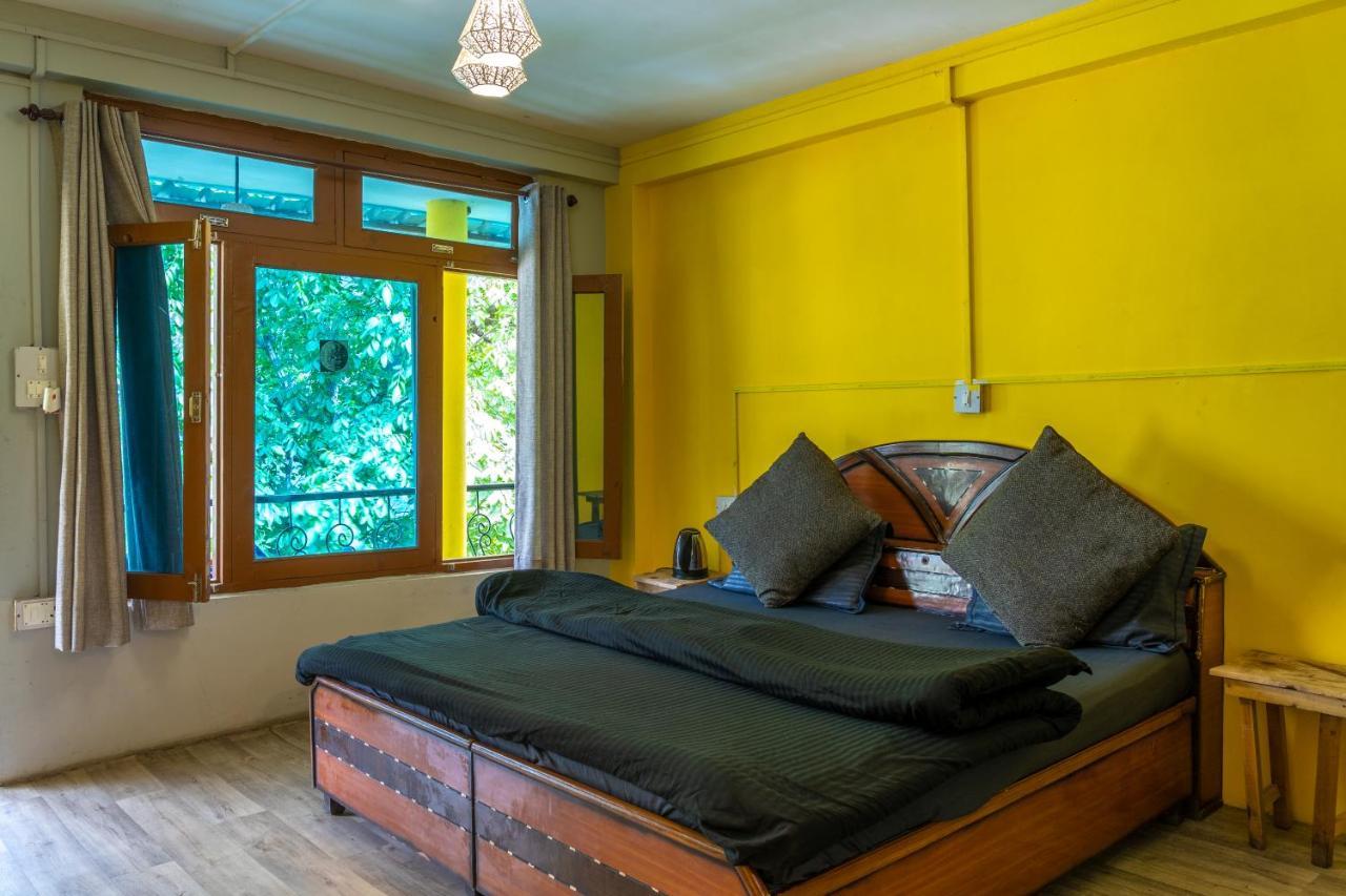 Whoopers Hostel Tosh Extérieur photo