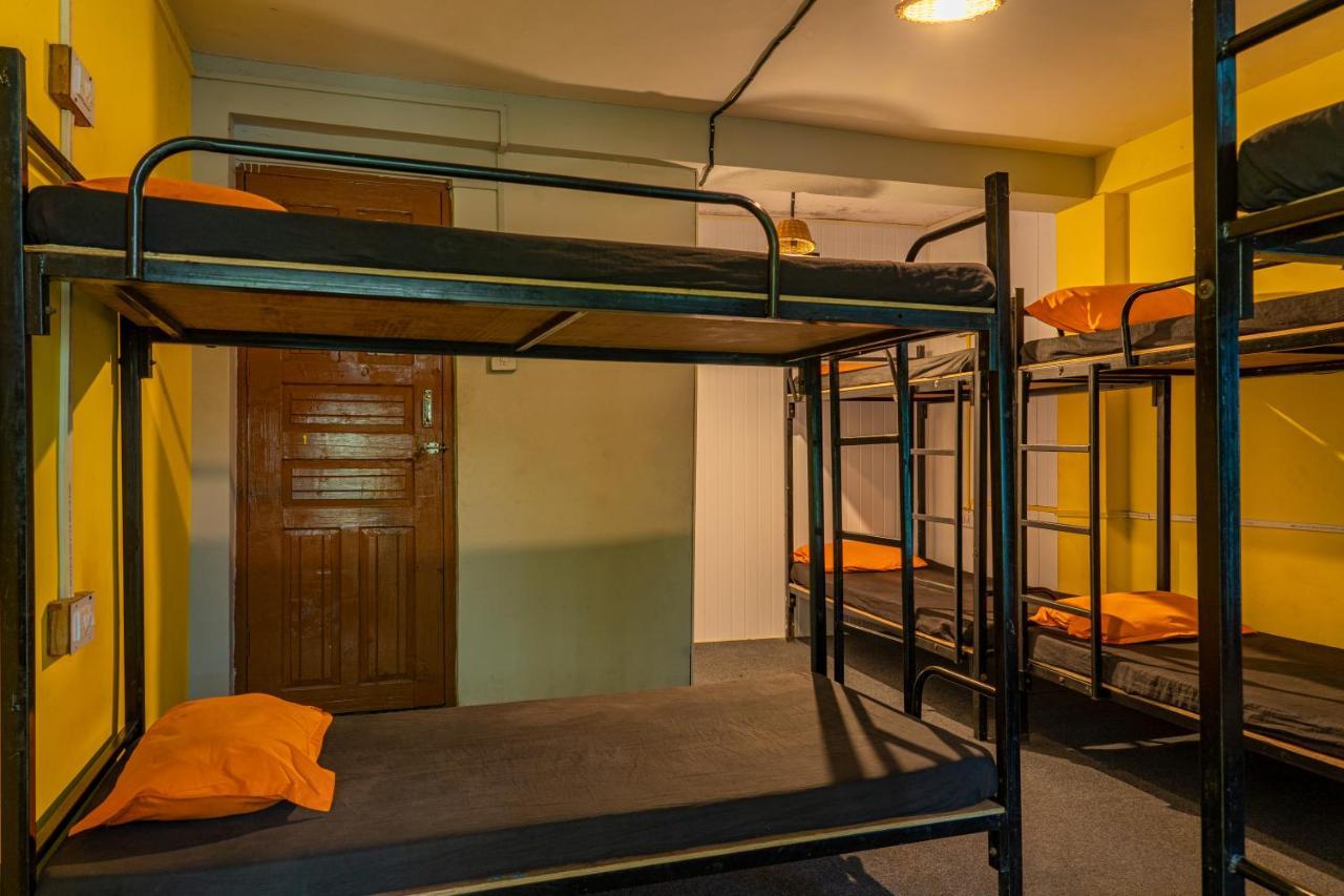 Whoopers Hostel Tosh Extérieur photo