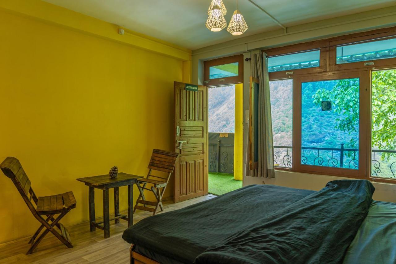 Whoopers Hostel Tosh Extérieur photo